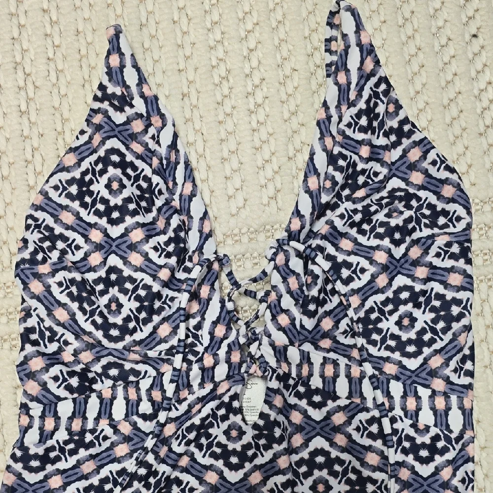 Jessica Simpson Black and White Geometric One Piece Swimsuit - Picture 3 of 12